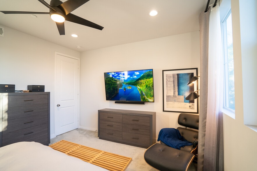 Building Photo - 8339 N Peyton Way