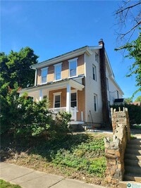 Building Photo - 817 Seneca St