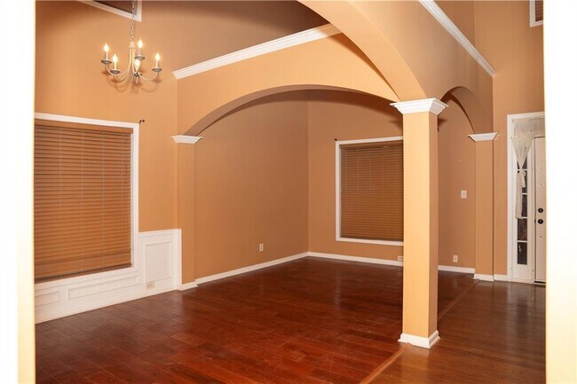 Building Photo - 2581 Southhaven Ln