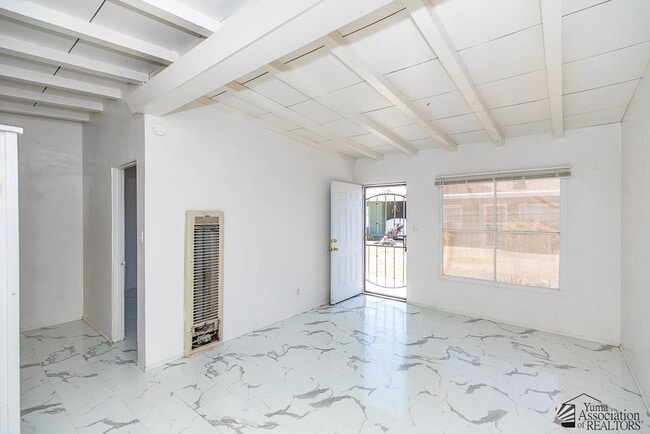 Building Photo - 664 S Orange Ave