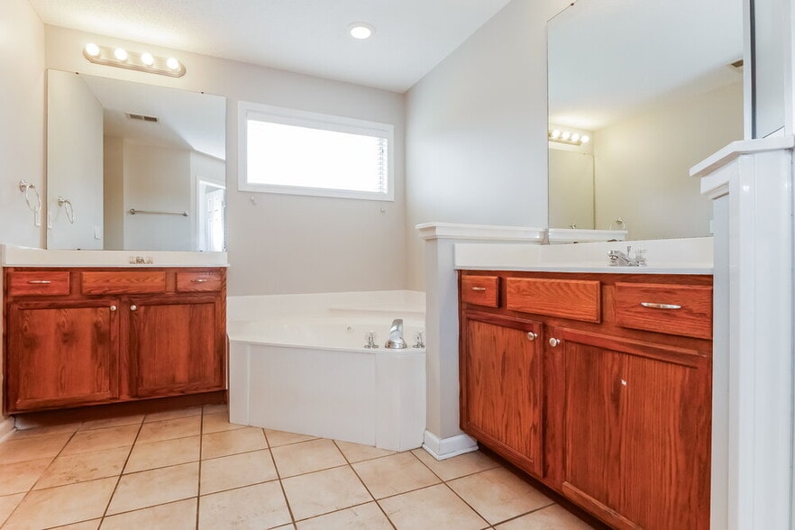 Building Photo - 7838 Alexanders Crossing Dr