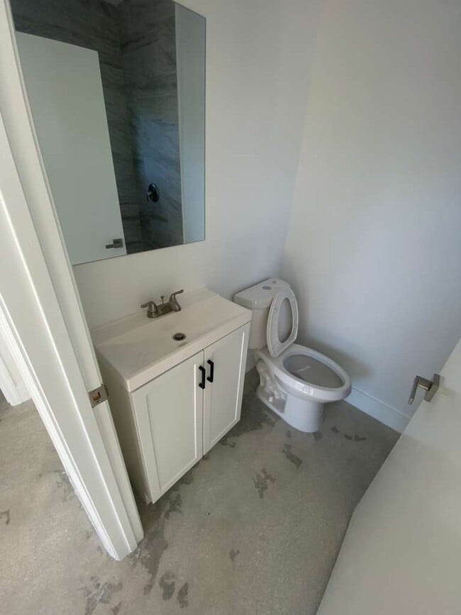 Building Photo - Elegworld 6233 NW