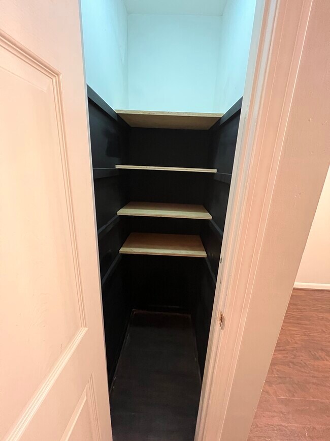 Unit B Pantry - 44 Maple Ave