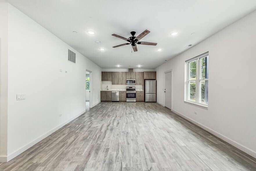 Building Photo - 6135 S Kimbark Ave