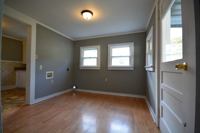 Building Photo - 3 Bedroom Home with lots of EXTRAS