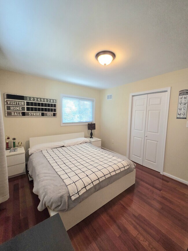 Building Photo - 108 N Gladden St