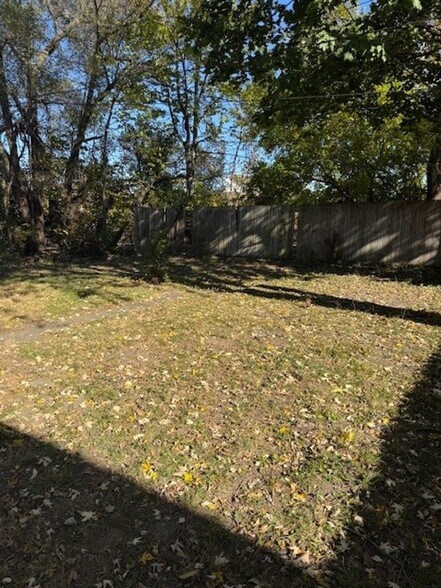 Building Photo - Bates-Hendricks/Newly Remodeled 3 Bedroom ...