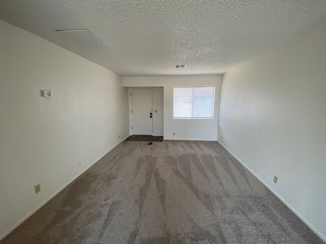 Building Photo - 2 Bed / 1 Bath (South Atascadero)