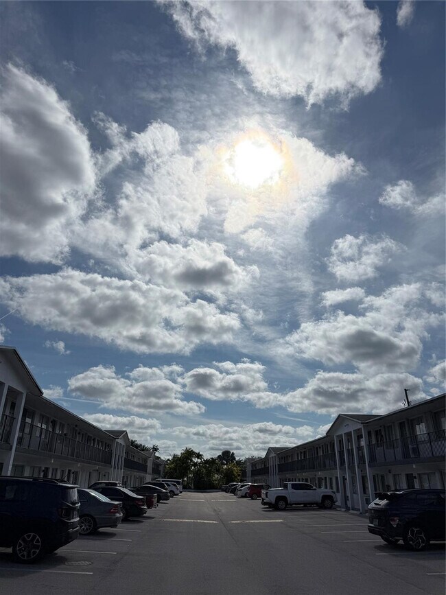 Building Photo - 1818 E Oakland Park Blvd