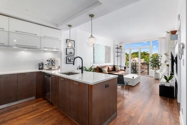 Primary Photo - 1 bedroom in Brooklyn NY 11211