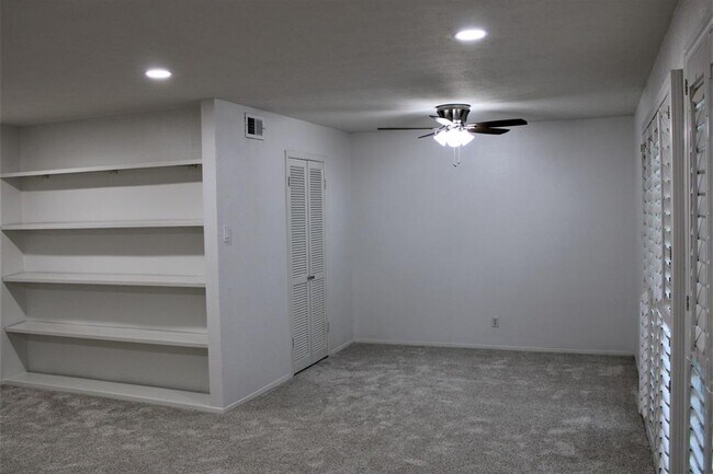 Building Photo - 6060 Birchbrook Dr