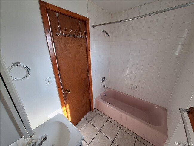 Primary Photo - 2071 Ulster Ave