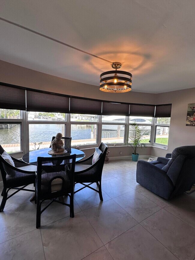 Building Photo - 3121 NE 51st St