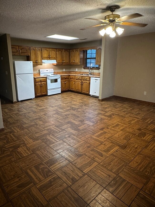 Building Photo - Old Memphis Pike