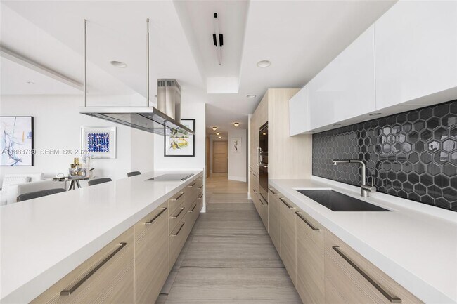 Building Photo - 17301 Biscayne Blvd