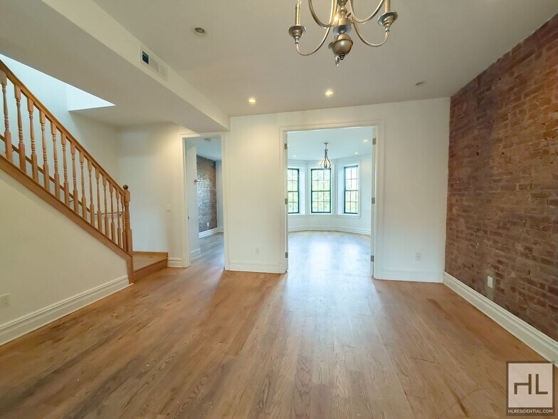 Building Photo - EASTERN PARKWAY / Remarkable Renovated 4-B...