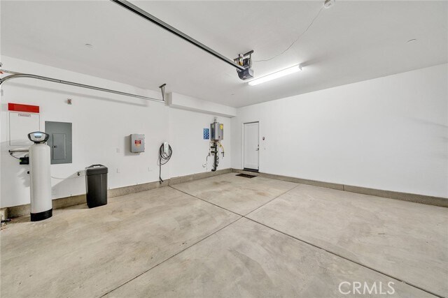 Building Photo - 170 Chorus