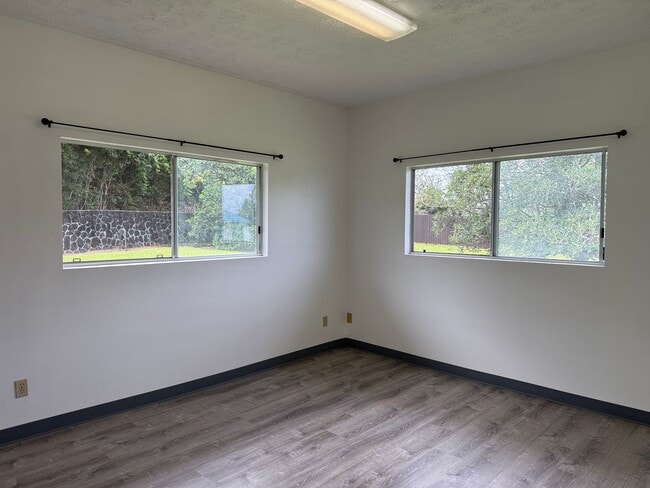 Building Photo - Updated Home near Pepe'ekeo Park!