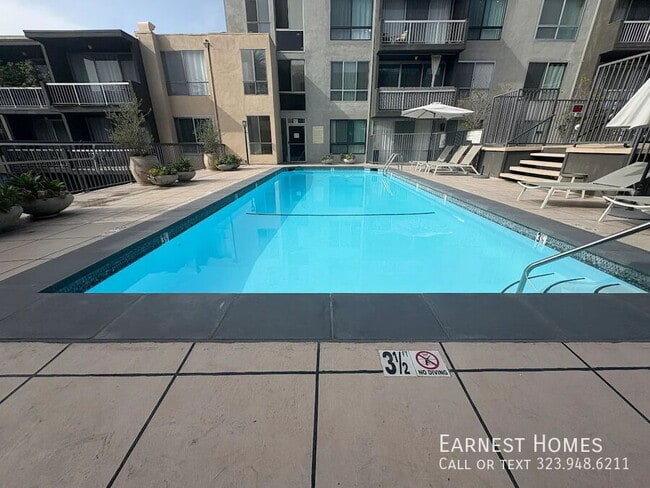 Building Photo - 1745 Camino Palmero St