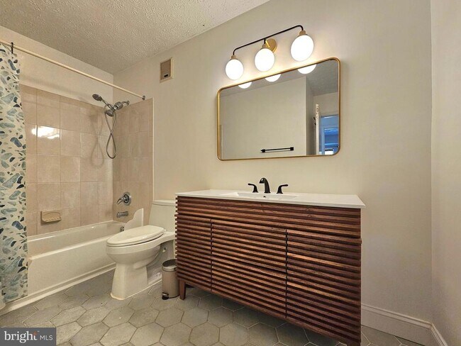 Building Photo - 7660 Willow Point Dr