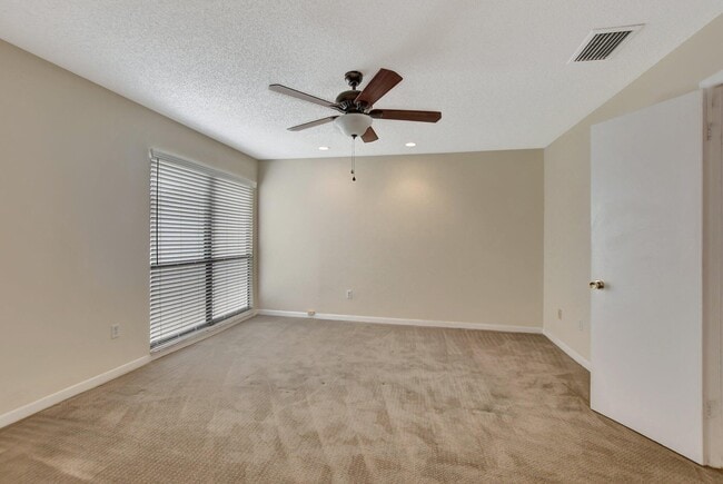 Building Photo - 6732 Canary Palm Cir