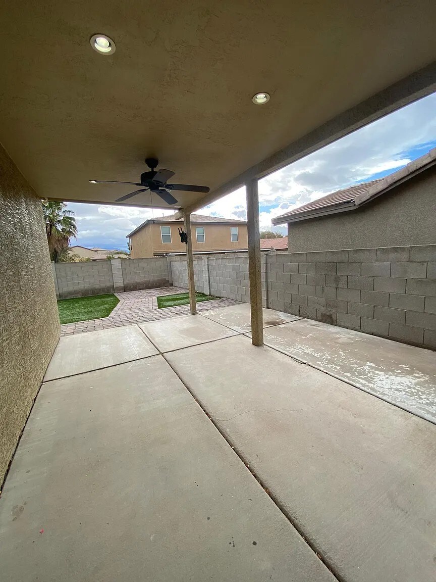 Building Photo - 9324 N Red Diamond Ave