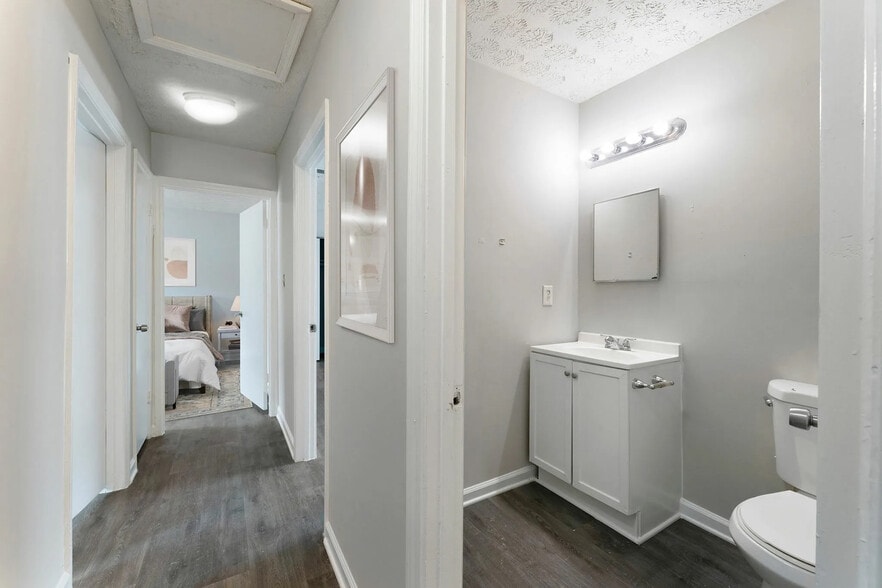 Building Photo - Room in Apartment on Mt Zion Rd