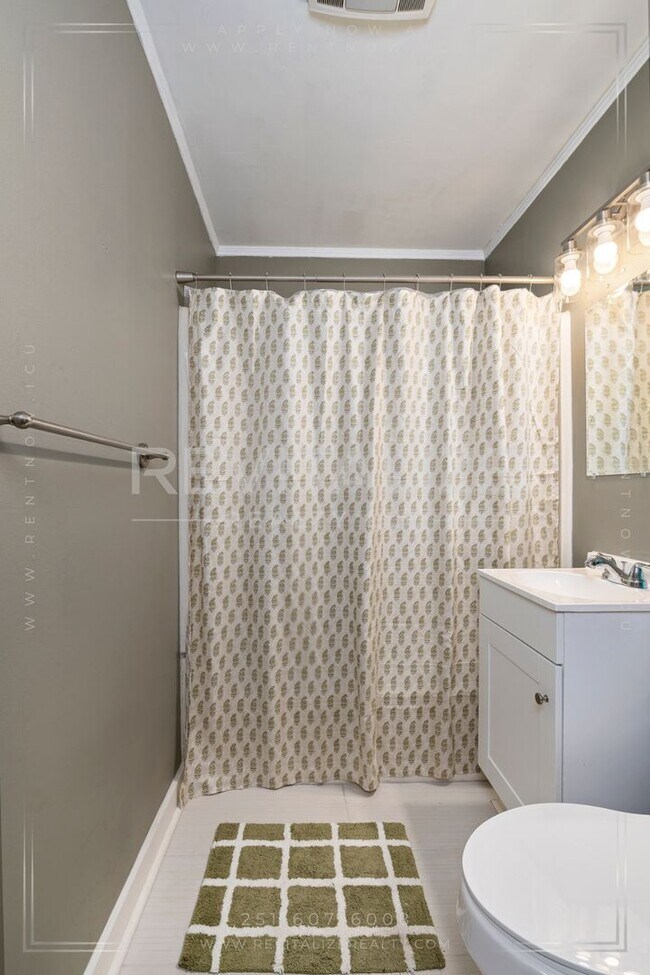 Building Photo - HALF-OFF DEPOSIT SPECIAL! Furnished 2 Bedr...
