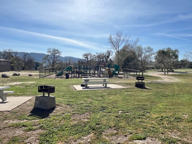 Building Photo - 27030 Oakflat Dr