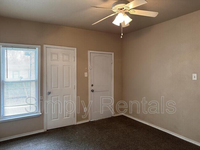 Building Photo - Monroe St 2501