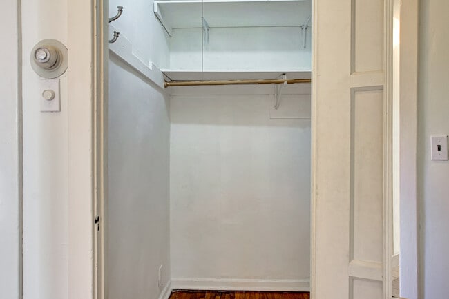 Building Photo - 801 N June St