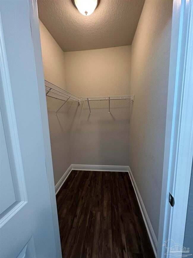 Building Photo - 841 Oak Aly