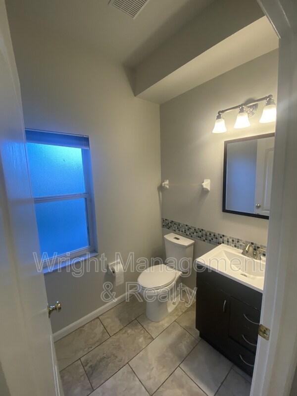 Building Photo - 1231 Brooke View Dr