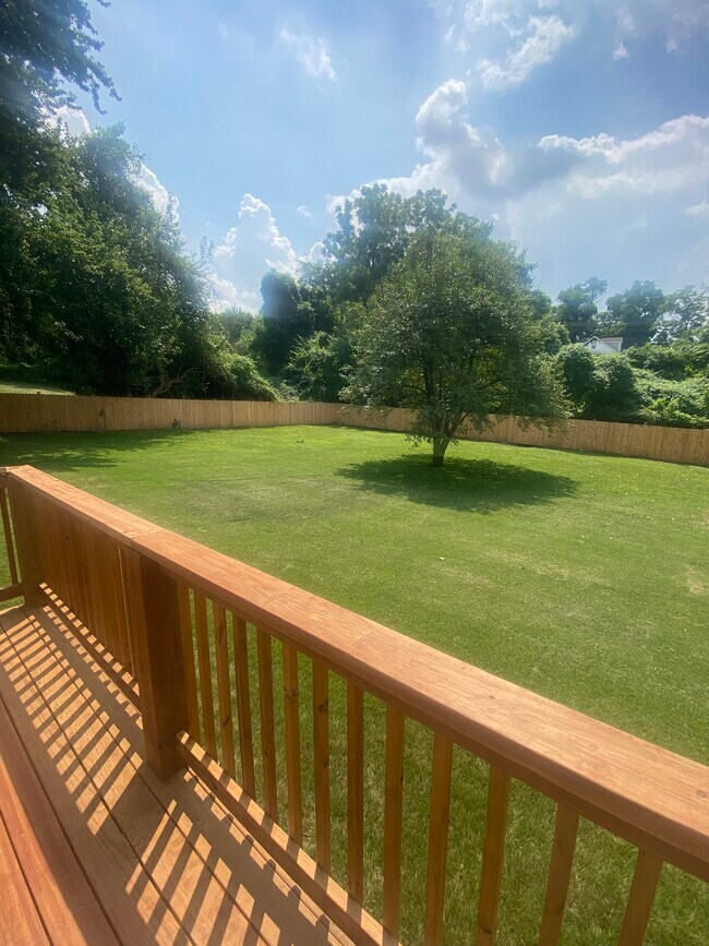 Building Photo - 460 Bluff Dr