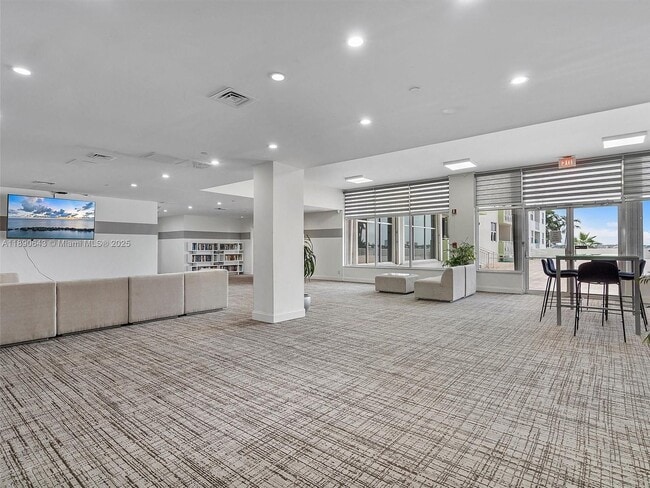 Building Photo - 10350 W Bay Harbor Dr