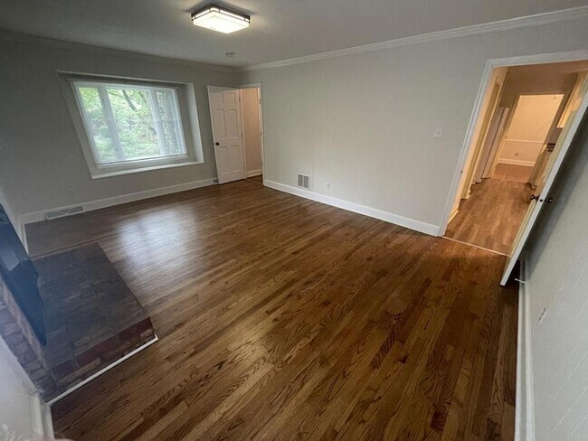 Building Photo - 812 Glen Eden Dr