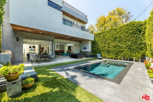 Building Photo - 1540 N Curson Ave