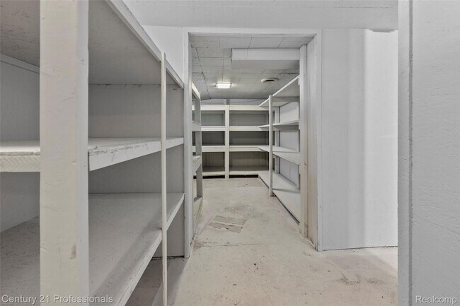 Building Photo - 3621 Livernois Rd