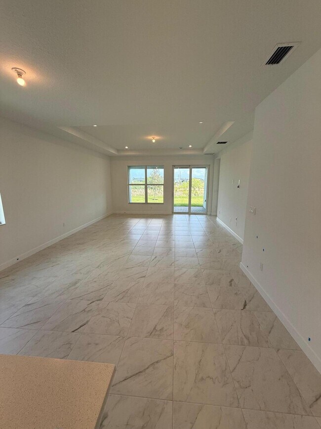 Building Photo - 13509 SW Bally Dr