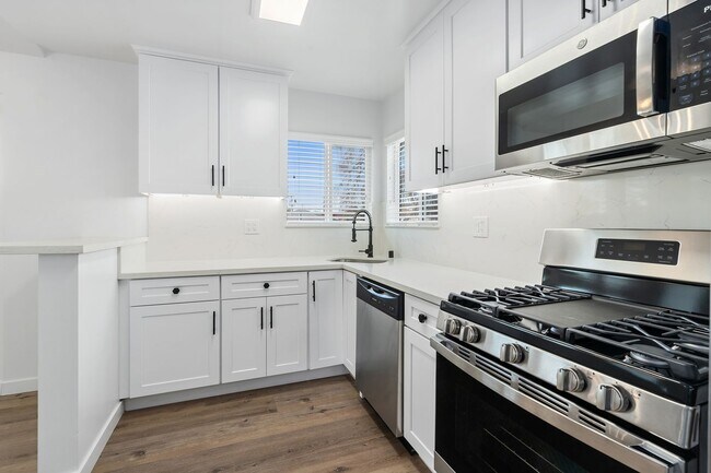 Building Photo - Designer Culver/Fairfax House + Studio | Dog Run & Private Orchard | 3-Car Parking