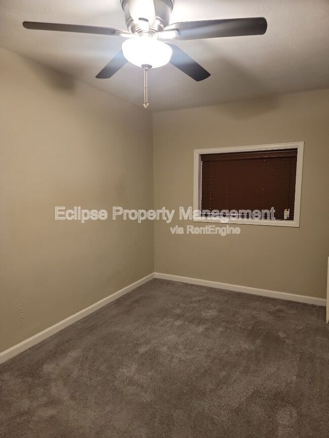 Building Photo - 805 3rd St