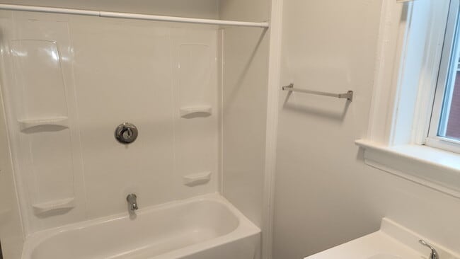 Building Photo - Elegant 2-Bedroom Duplex in Lively St. Louis Neighborhood.