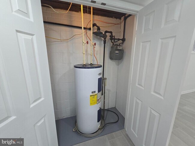 Building Photo - 4813 Lawrence St