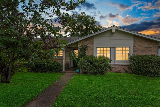 Primary Photo - 13163 High Star Dr