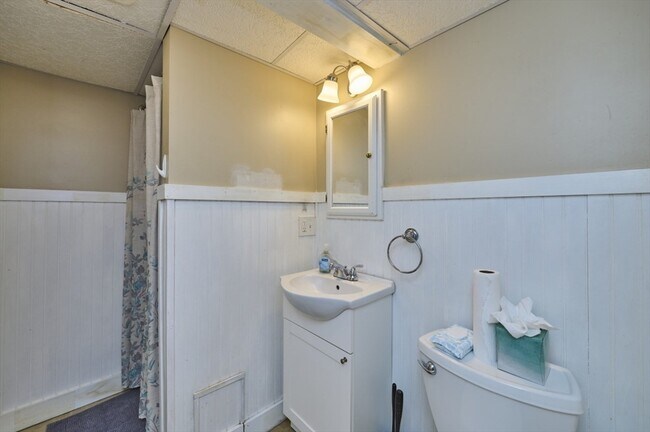 Building Photo - 41 Lynde Ave