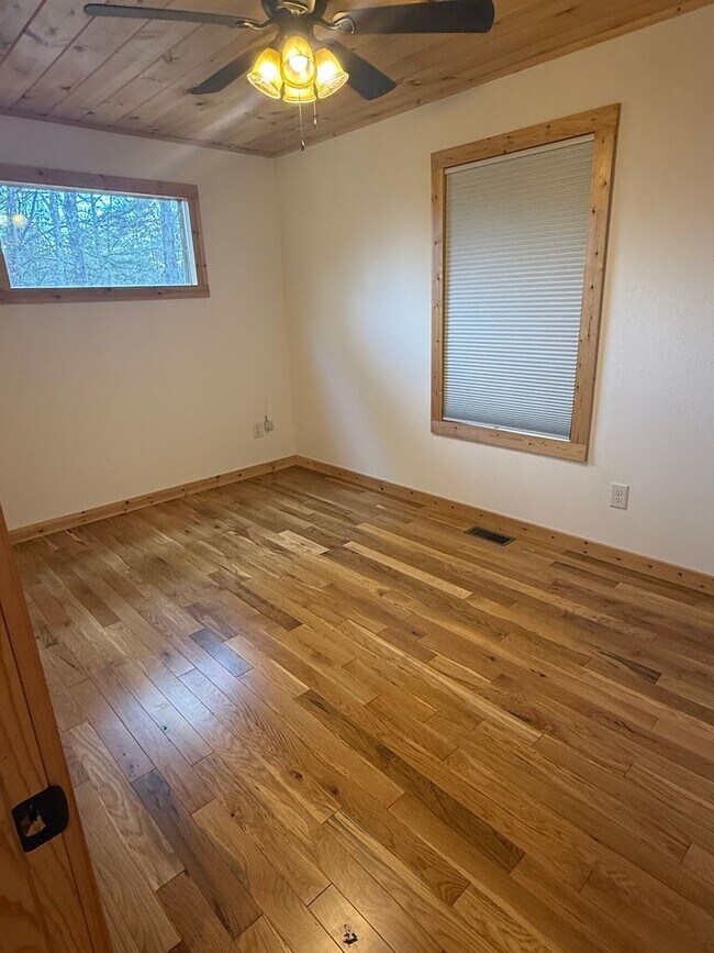 Building Photo - Sandy Gap Cabin