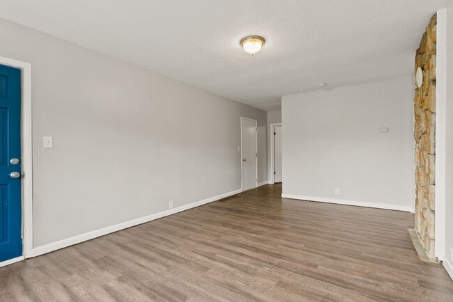 Building Photo - 9621 N Pier Park Pl