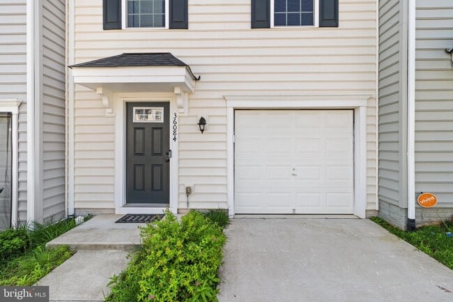 Building Photo - 36084 Fawn Ln