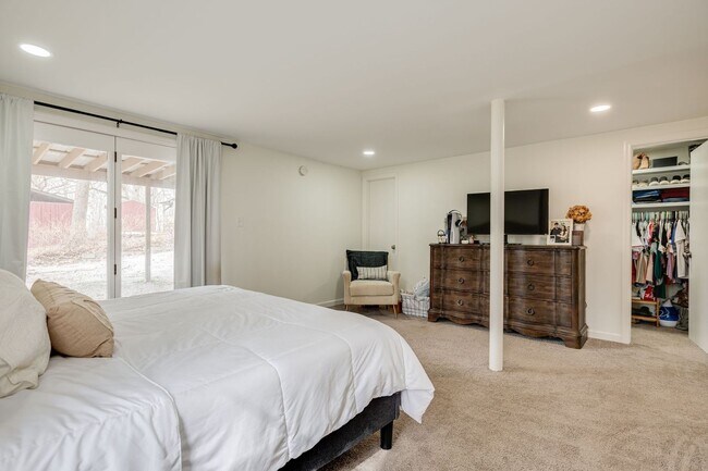 Building Photo - 514 Longview Dr