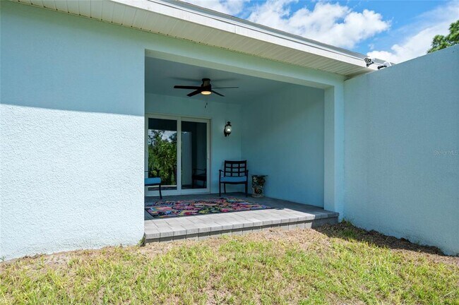 Building Photo - 2100 Como St